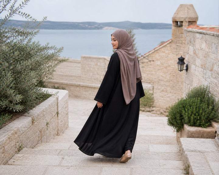 Abayas modest fashion